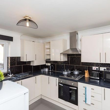 Villa 19A The Broadwalk - Cozy 1Br In The Heart Of Crawley Near Gatwick Airport Great For Contractors And Flight Crew Students Esterno foto