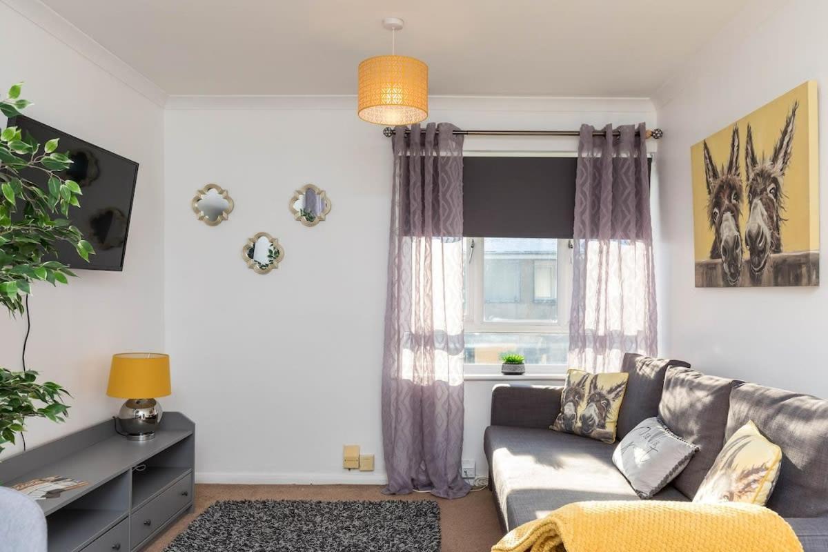 Villa 19A The Broadwalk - Cozy 1Br In The Heart Of Crawley Near Gatwick Airport Great For Contractors And Flight Crew Students Esterno foto