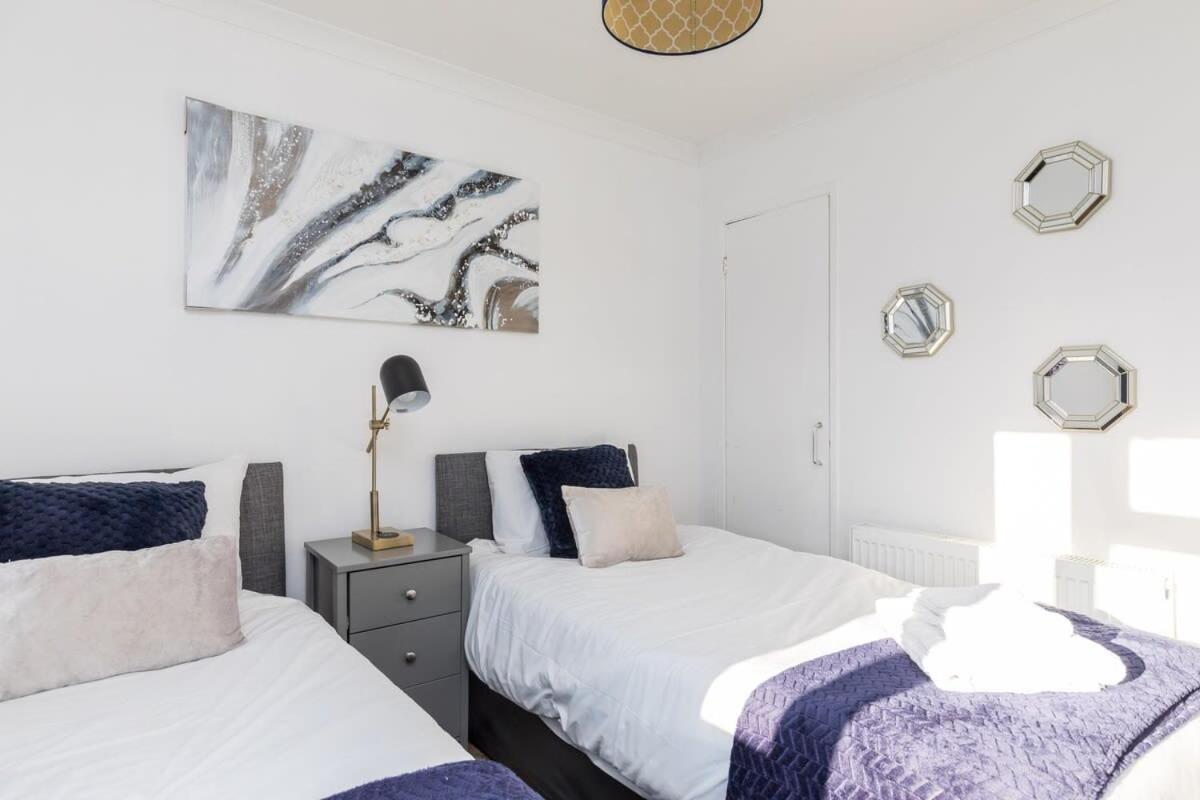 Villa 19A The Broadwalk - Cozy 1Br In The Heart Of Crawley Near Gatwick Airport Great For Contractors And Flight Crew Students Esterno foto