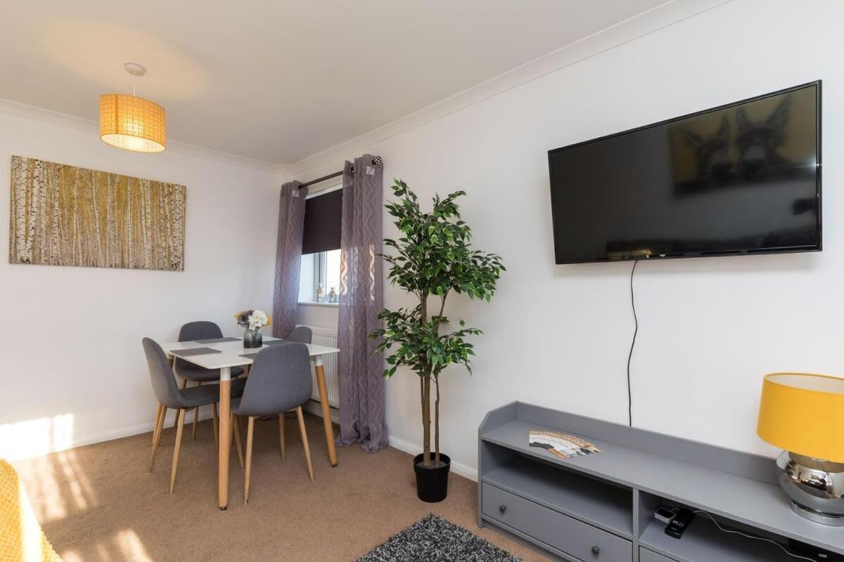 Villa 19A The Broadwalk - Cozy 1Br In The Heart Of Crawley Near Gatwick Airport Great For Contractors And Flight Crew Students Esterno foto